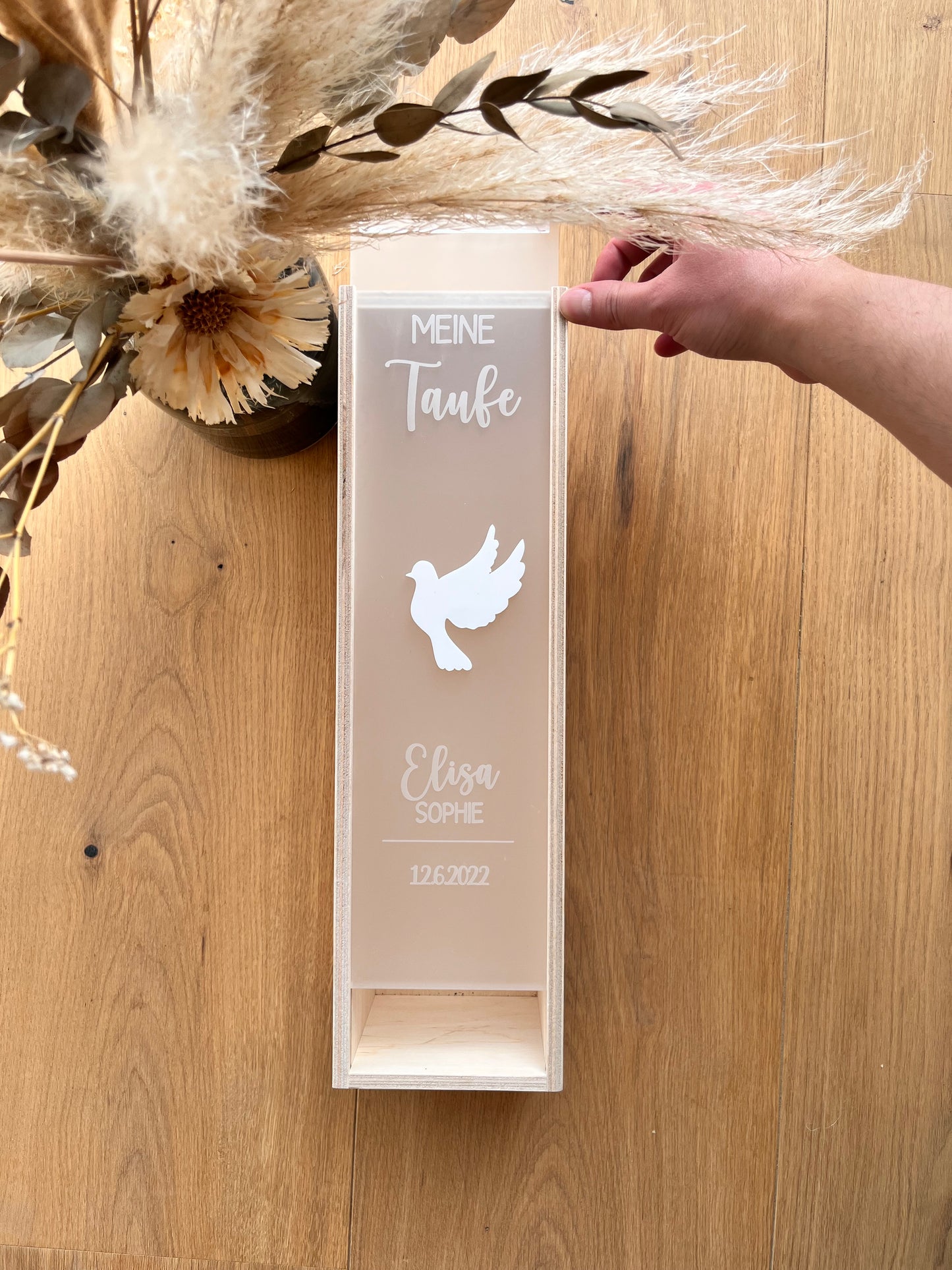 Satinierte Kerzenbox für Taufe mit Motiv Taube
