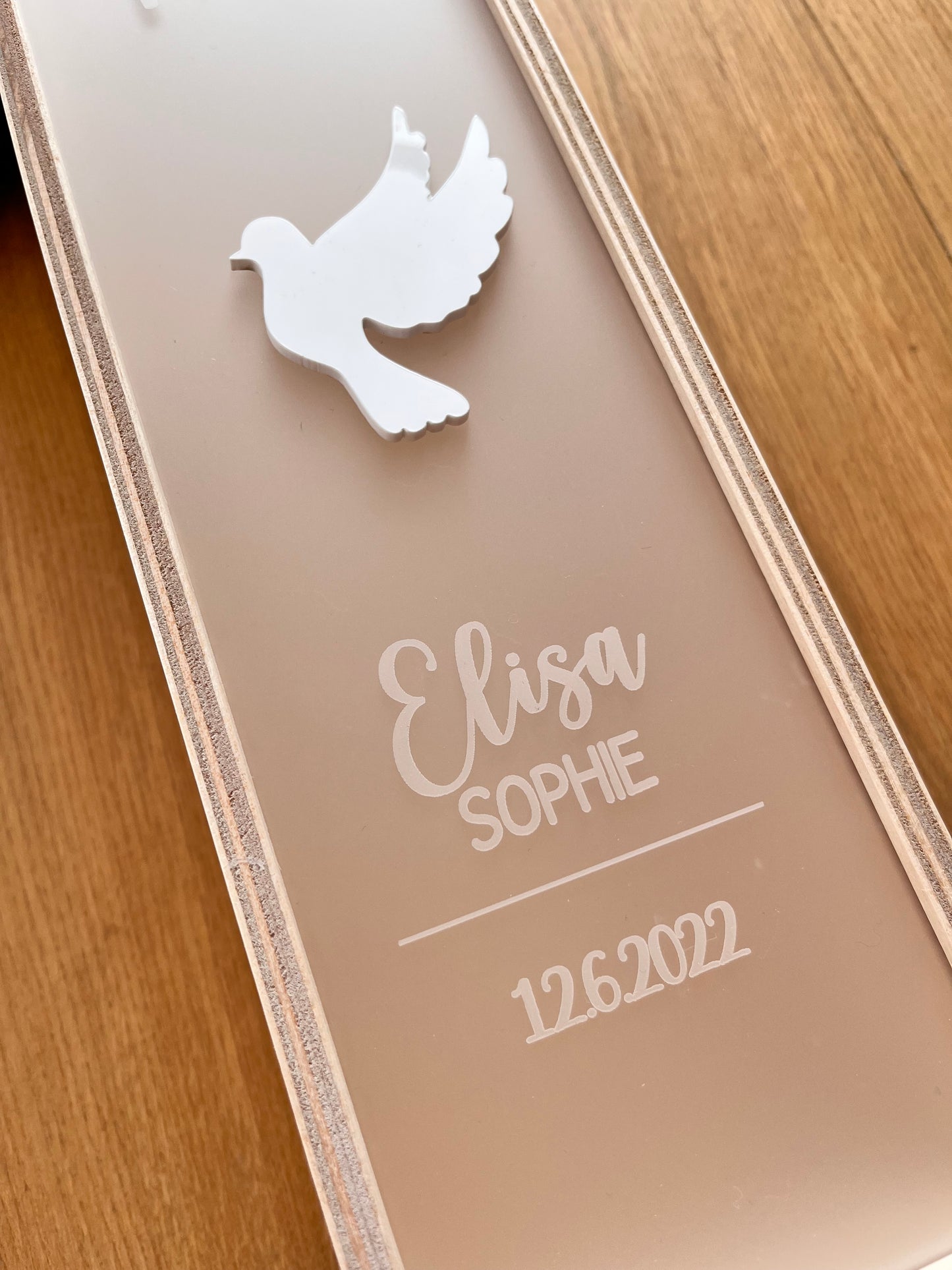 Satinierte Kerzenbox für Taufe mit Motiv Taube